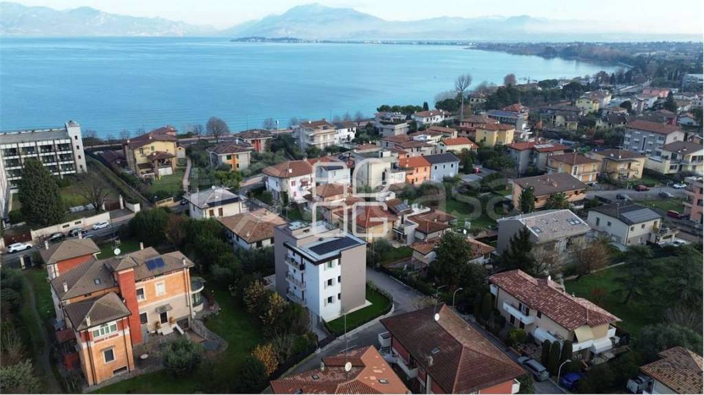 appartamento in vendita a Desenzano del Garda in zona Rivoltella