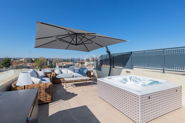 appartamento in vendita a Desenzano del Garda in zona Rivoltella