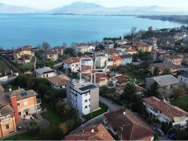 appartamento in vendita a Desenzano del Garda in zona Rivoltella