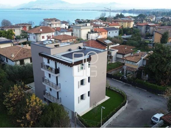 appartamento in vendita a Desenzano del Garda in zona Rivoltella