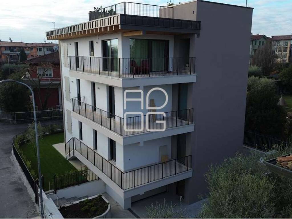 appartamento in vendita a Desenzano del Garda in zona Rivoltella