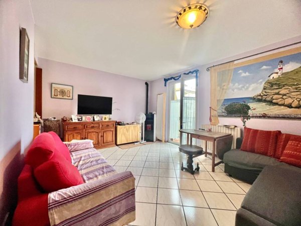 casa indipendente in vendita a Desenzano del Garda in zona Rivoltella