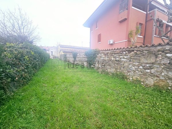 appartamento in vendita a Desenzano del Garda in zona Rivoltella