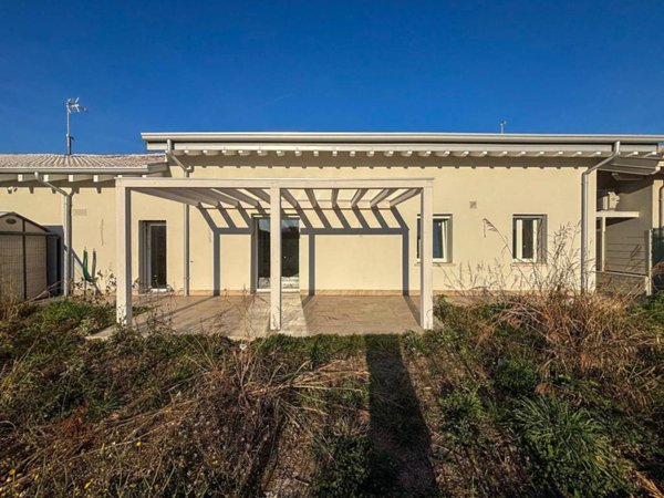 casa indipendente in vendita a Desenzano del Garda in zona Rivoltella