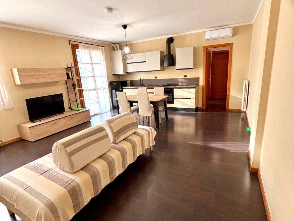 appartamento in vendita a Desenzano del Garda in zona Rivoltella