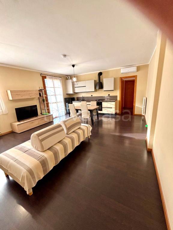 appartamento in vendita a Desenzano del Garda in zona Rivoltella