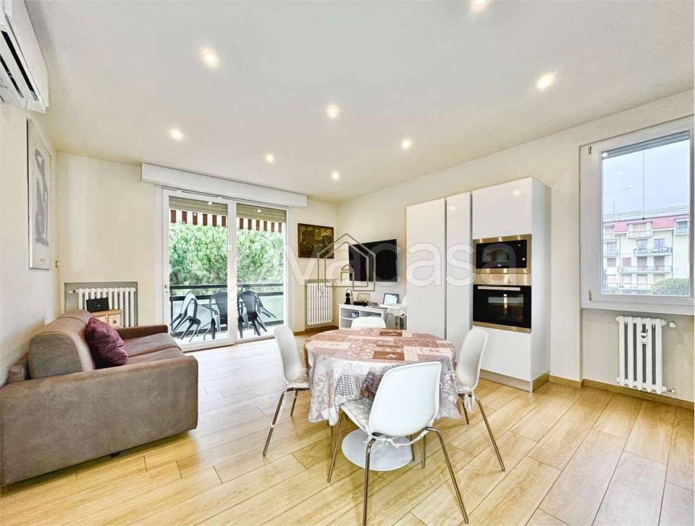 appartamento in vendita a Desenzano del Garda