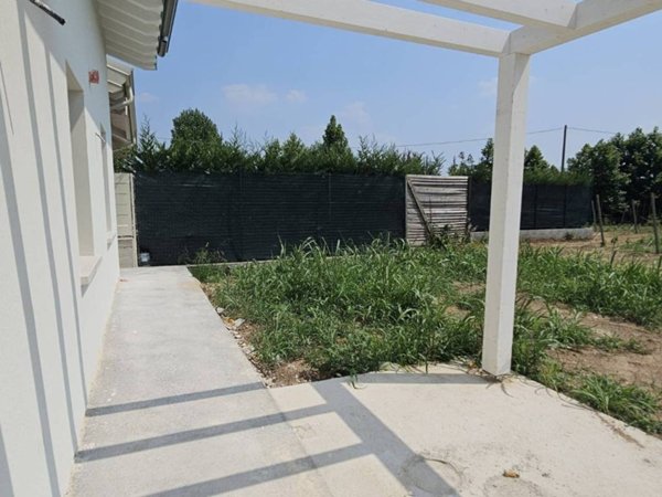 casa indipendente in vendita a Desenzano del Garda in zona Rivoltella