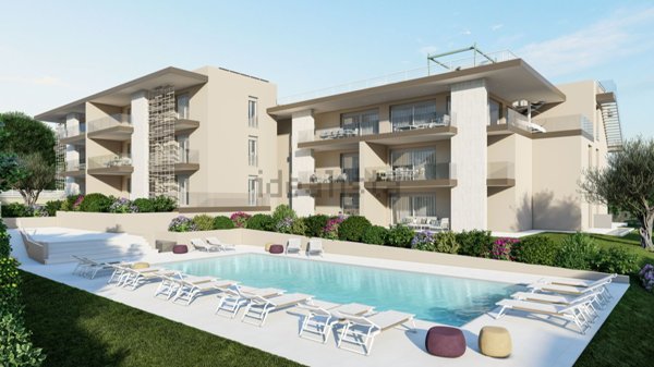 appartamento in vendita a Desenzano del Garda in zona Rivoltella