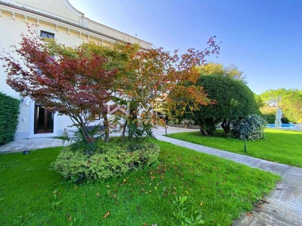 casa indipendente in vendita a Desenzano del Garda