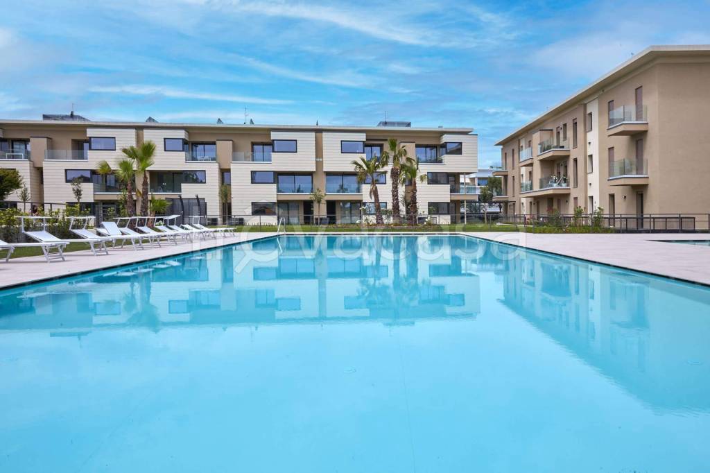 appartamento in vendita a Desenzano del Garda in zona Rivoltella