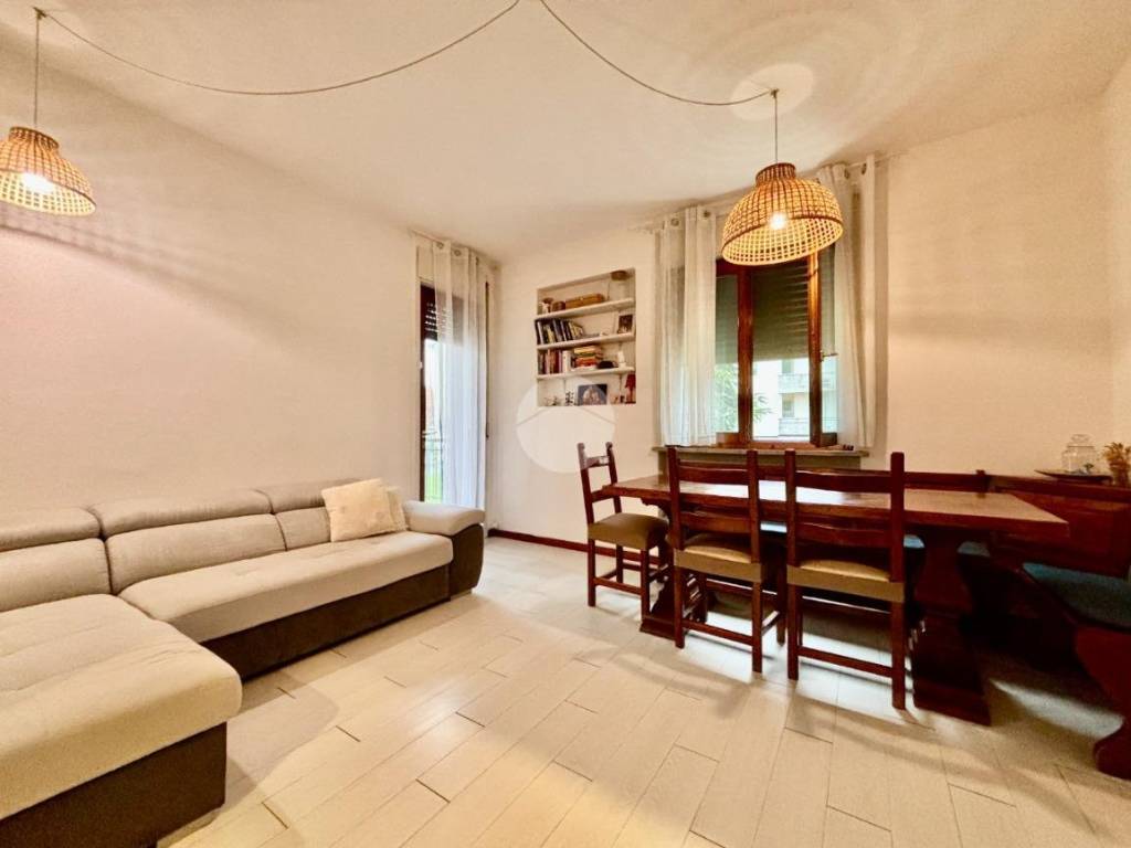 appartamento in vendita a Desenzano del Garda in zona Rivoltella