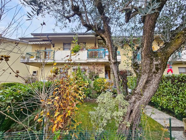 casa indipendente in vendita a Desenzano del Garda