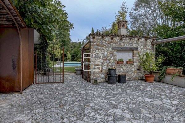 casa indipendente in vendita a Desenzano del Garda