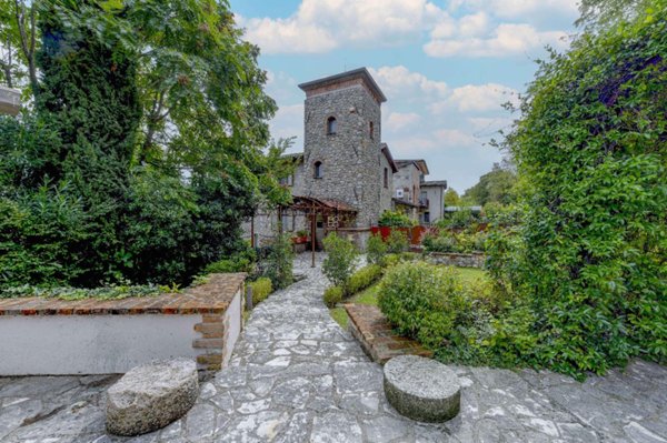 casa indipendente in vendita a Desenzano del Garda