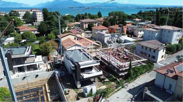 casa indipendente in vendita a Desenzano del Garda