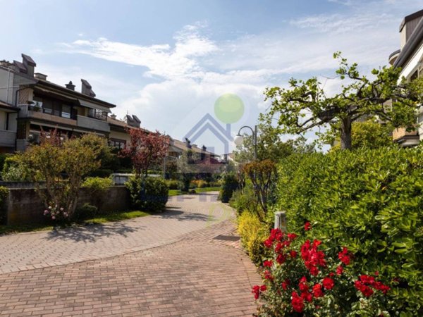 appartamento in vendita a Desenzano del Garda in zona Rivoltella