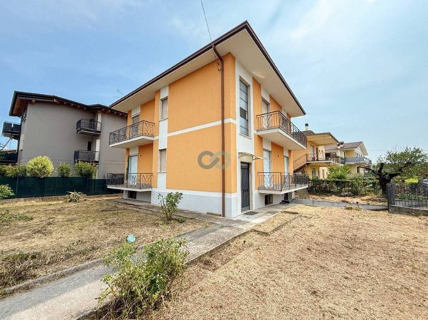 casa indipendente in vendita a Desenzano del Garda in zona Rivoltella