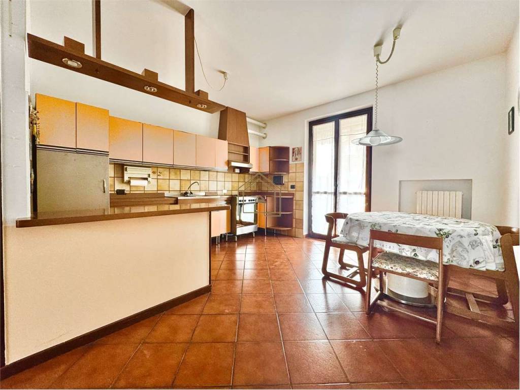 appartamento in vendita a Desenzano del Garda in zona Rivoltella