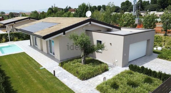 casa indipendente in vendita a Desenzano del Garda
