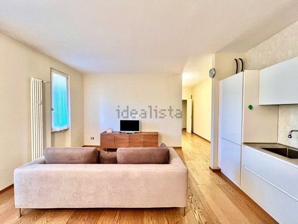 appartamento in vendita a Desenzano del Garda in zona Rivoltella