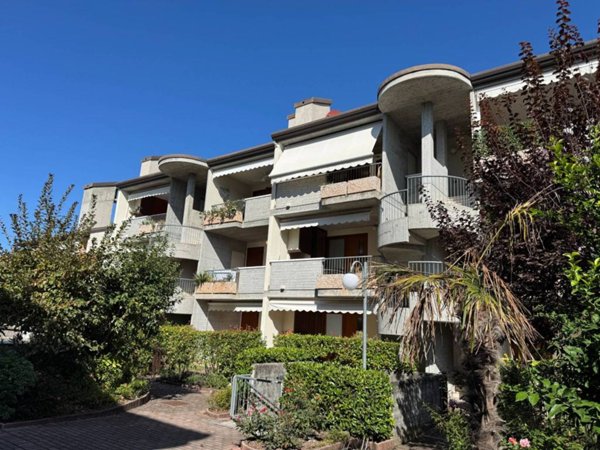 appartamento in vendita a Desenzano del Garda in zona Rivoltella