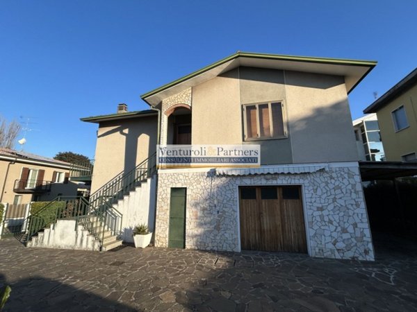 casa indipendente in vendita a Desenzano del Garda