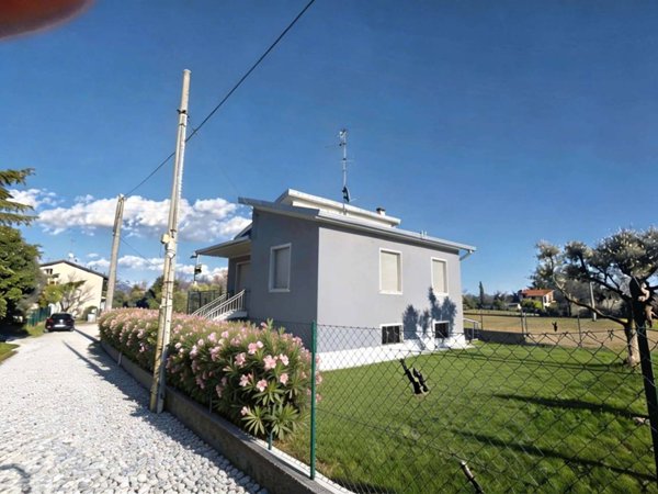 casa indipendente in vendita a Desenzano del Garda