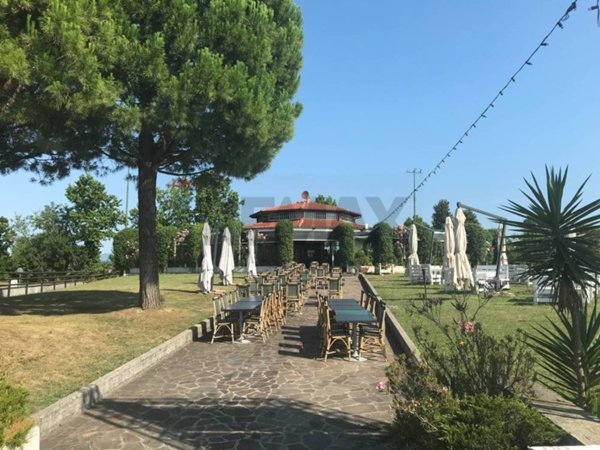 locale commerciale in vendita a Desenzano del Garda