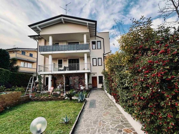 appartamento in vendita a Desenzano del Garda