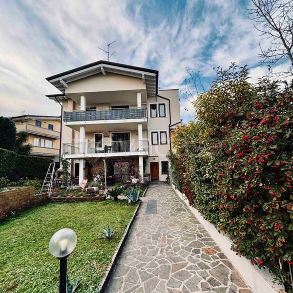 appartamento in vendita a Desenzano del Garda