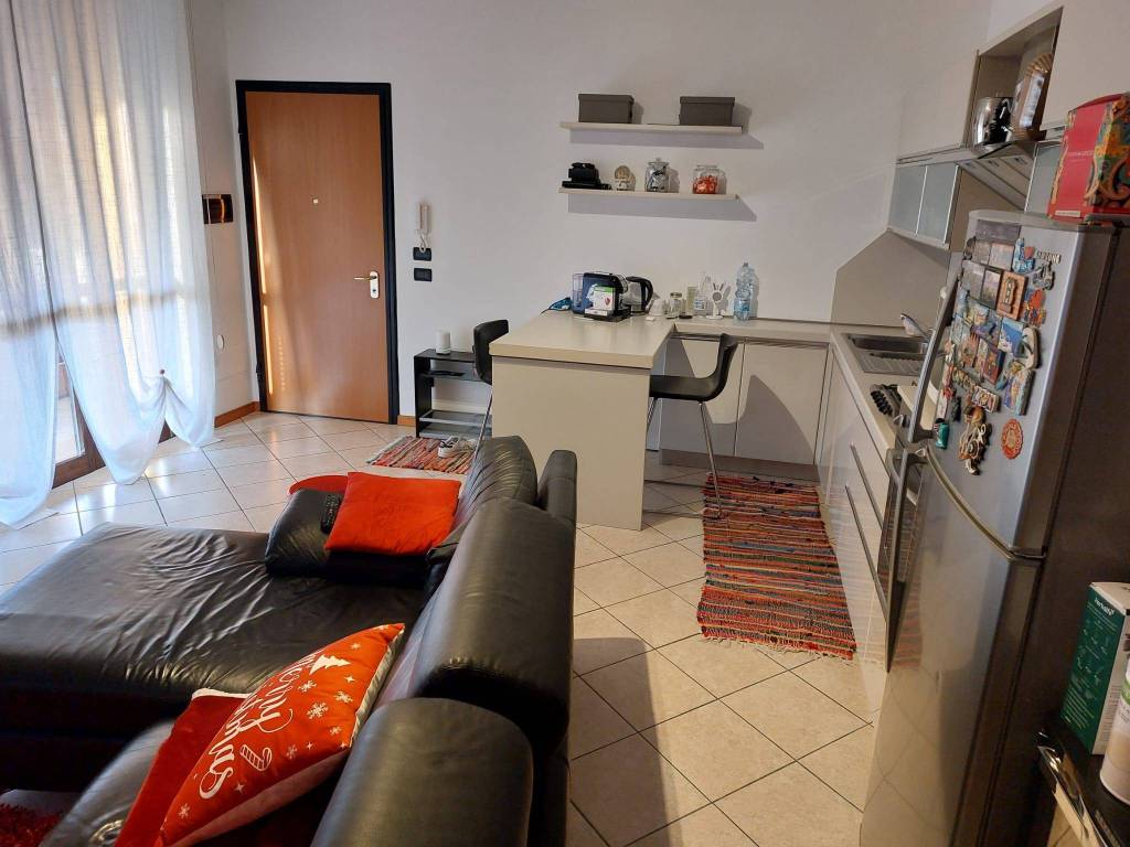 appartamento in vendita a Desenzano del Garda in zona Rivoltella