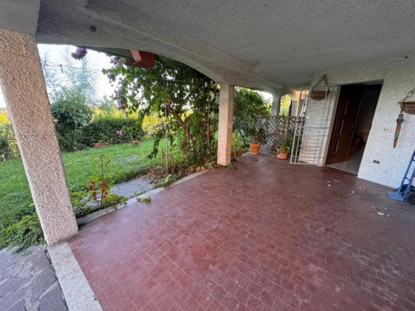 casa indipendente in vendita a Desenzano del Garda