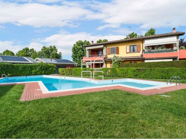 appartamento in vendita a Desenzano del Garda in zona Rivoltella