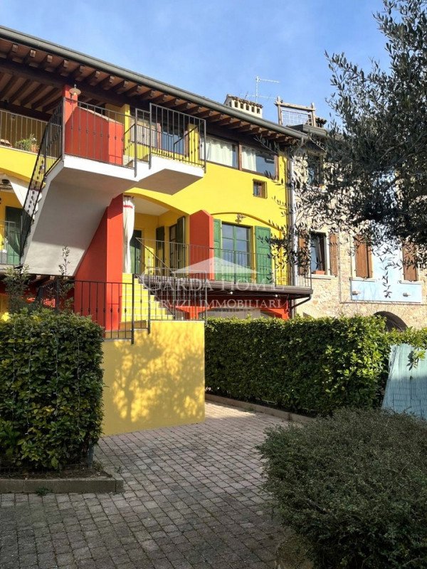 appartamento in vendita a Desenzano del Garda in zona Vaccarolo