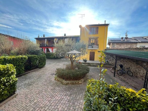 appartamento in vendita a Desenzano del Garda in zona Vaccarolo