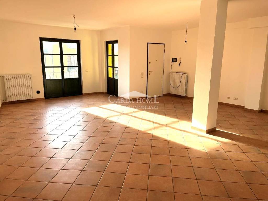 appartamento in vendita a Desenzano del Garda in zona Vaccarolo