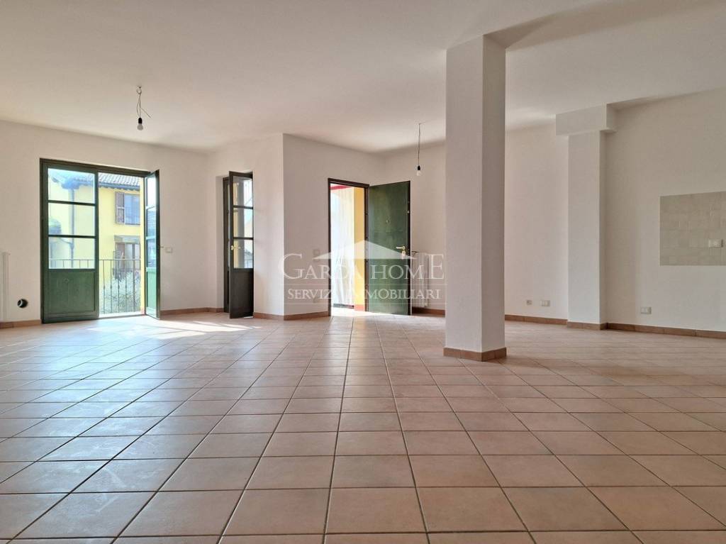 appartamento in vendita a Desenzano del Garda in zona Vaccarolo