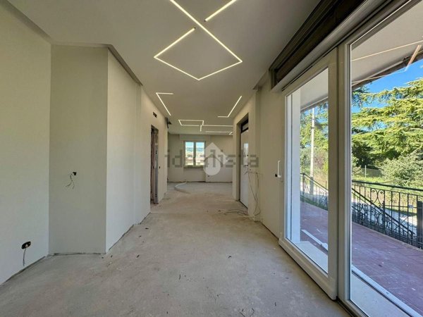 casa indipendente in vendita a Desenzano del Garda