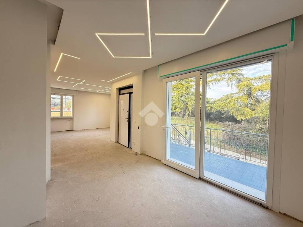 casa indipendente in vendita a Desenzano del Garda