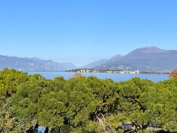 appartamento in vendita a Desenzano del Garda in zona Rivoltella