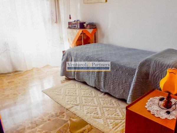 casa indipendente in vendita a Desenzano del Garda in zona Rivoltella