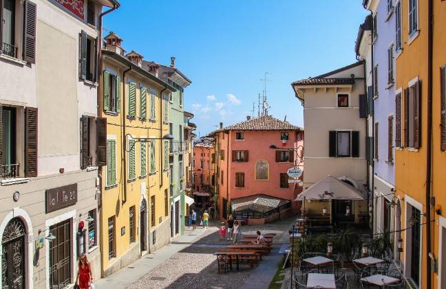 casa indipendente in vendita a Desenzano del Garda in zona Rivoltella