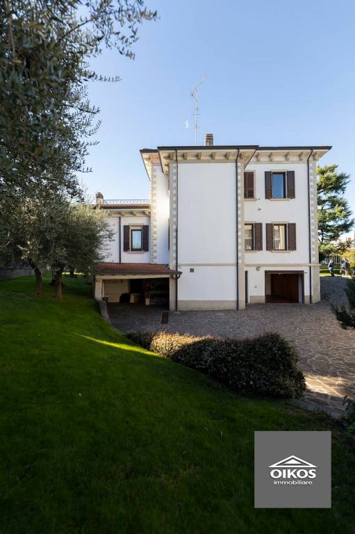 casa indipendente in vendita a Desenzano del Garda