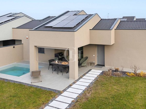 casa indipendente in vendita a Desenzano del Garda in zona Rivoltella