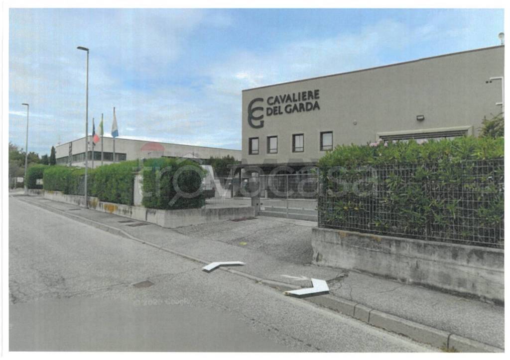 locale commerciale in vendita a Desenzano del Garda