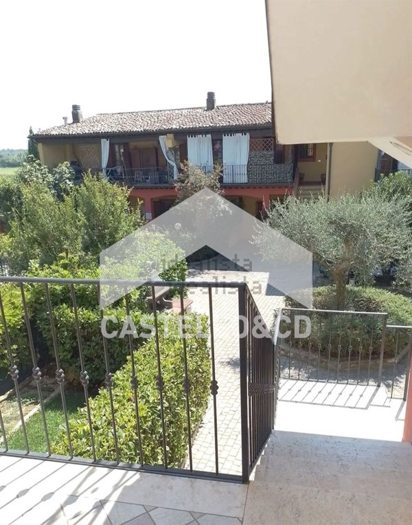 appartamento in vendita a Desenzano del Garda in zona Vaccarolo