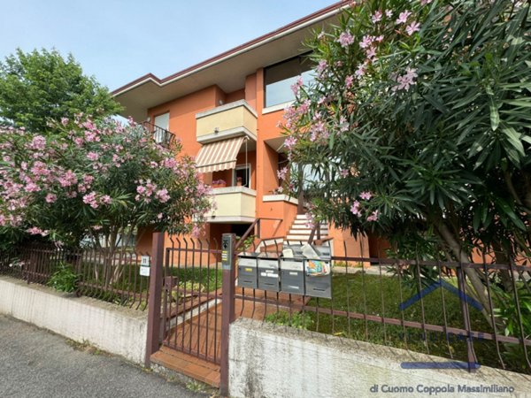 appartamento in vendita a Desenzano del Garda in zona Rivoltella