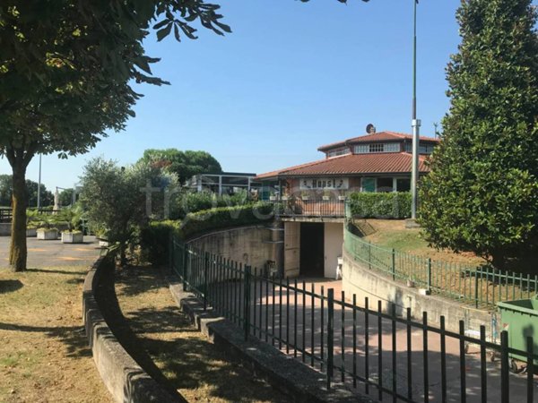 negozio in vendita a Desenzano del Garda in zona San Martino della Battaglia