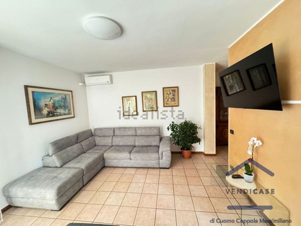 appartamento in vendita a Desenzano del Garda in zona Rivoltella